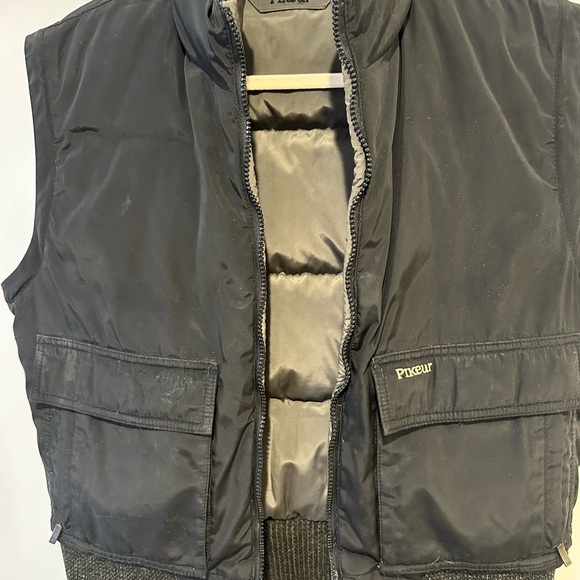 Black Puffer Vest with Quilted Insulation and High Collar - Picture 3 of 6